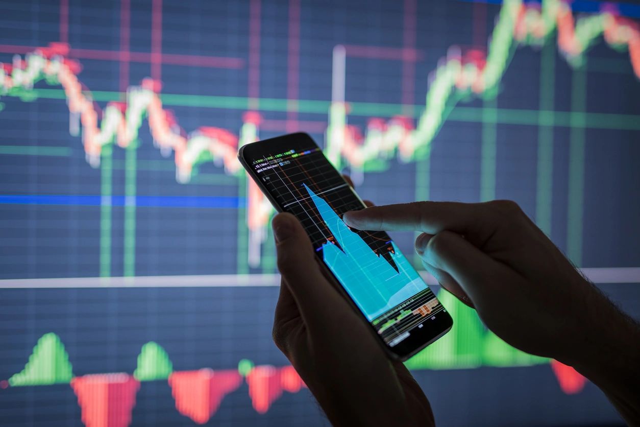 How to Build Financial Resilience in a Volatile Market